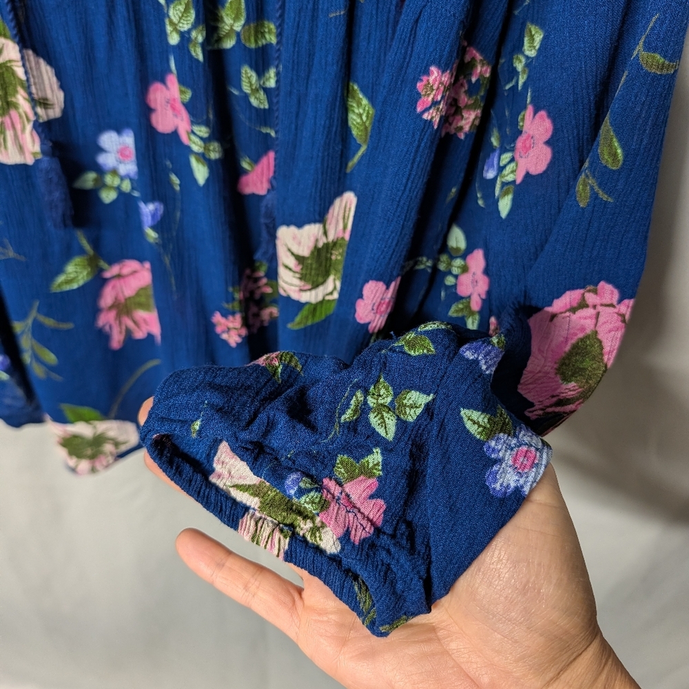 Women's Long Sleeve Blue Floral Blouse - Picture 5 of 9